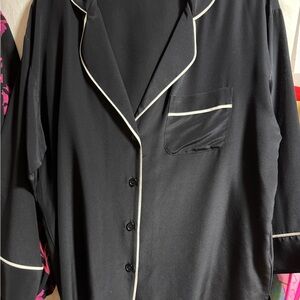 Women's L Black Satin Pajama style silk blouse